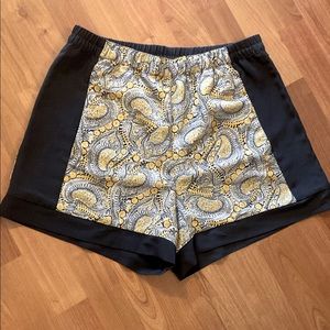 Adorable *NWT* paisley short